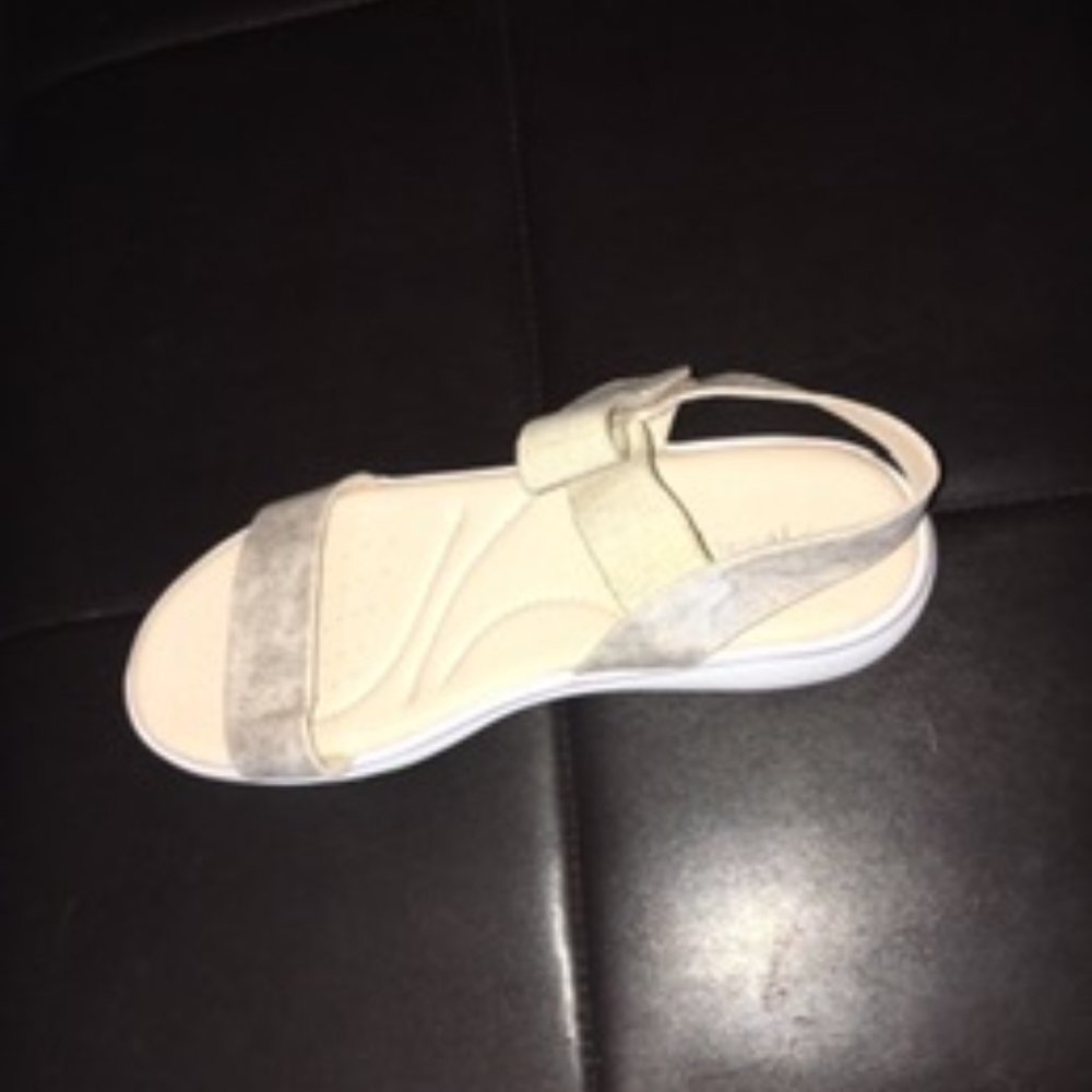 (NEW) Nature Breeze Champagne Comfort Sandals - Size 10